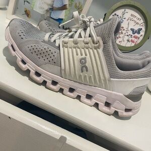 Women’s OnCloud Swift